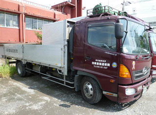 平ボディ車